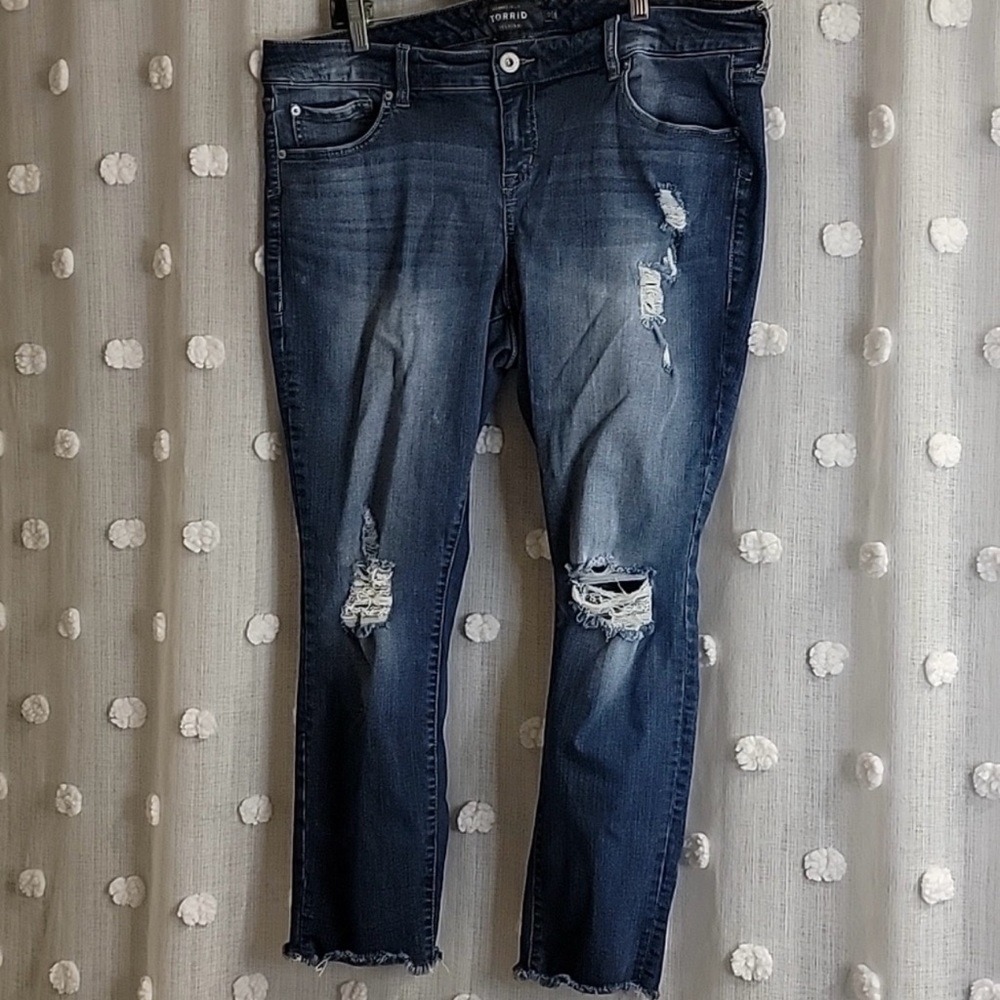 Torrid Premium Denim Jeans Distressed Size 18